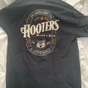 Hooters black tshirt